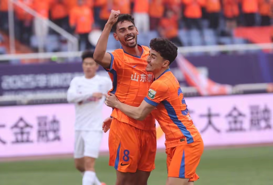 里程碑夜！山东泰山刷新队史纪录，亚冠窗口期刷纪录，质疑声仍在，训练强度明显提升